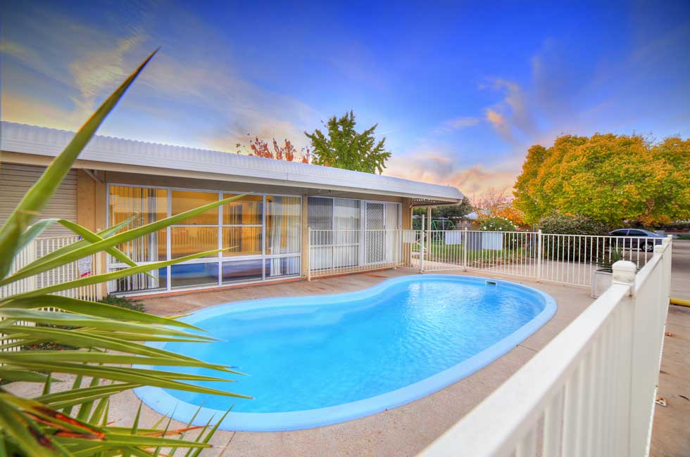 Guests are welcome to cool off in our refreshing sparkling in-ground pool - Accommodation Wagga Wagga